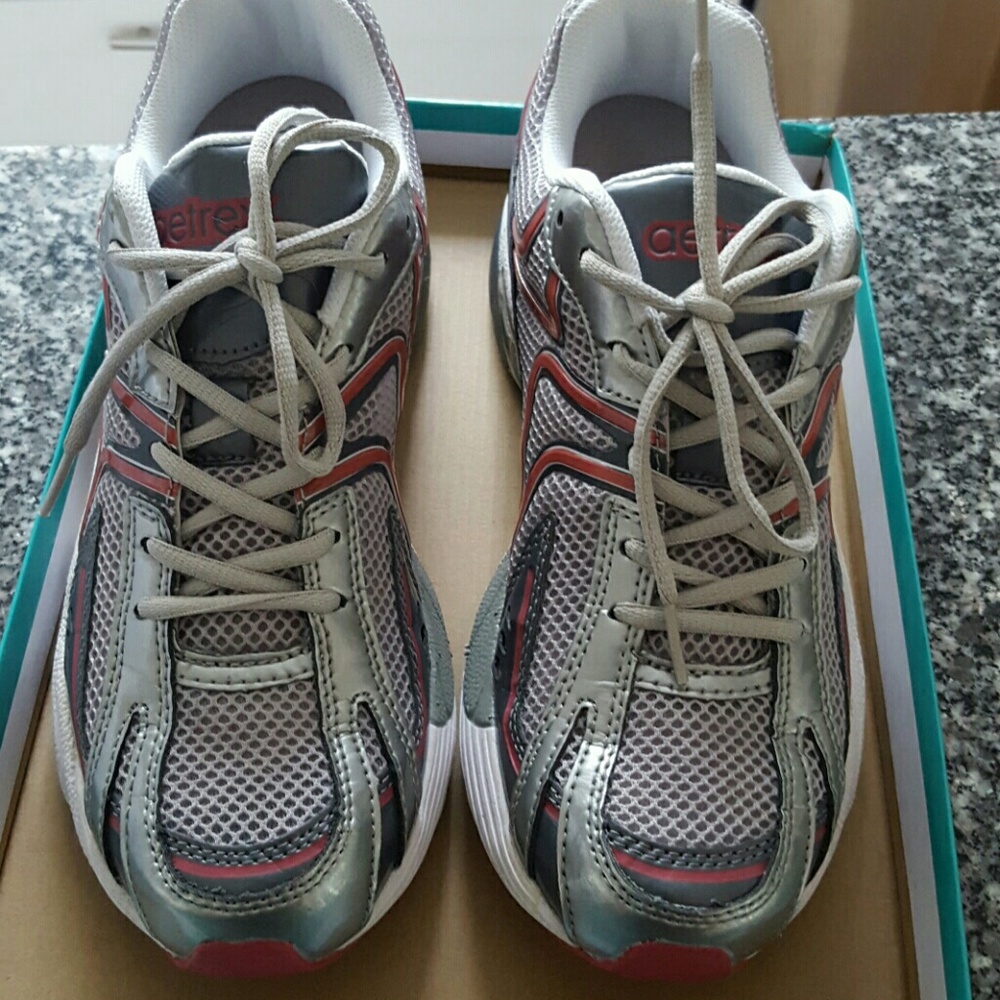 Brand new size 10.5 Med Woman's Sneaker.